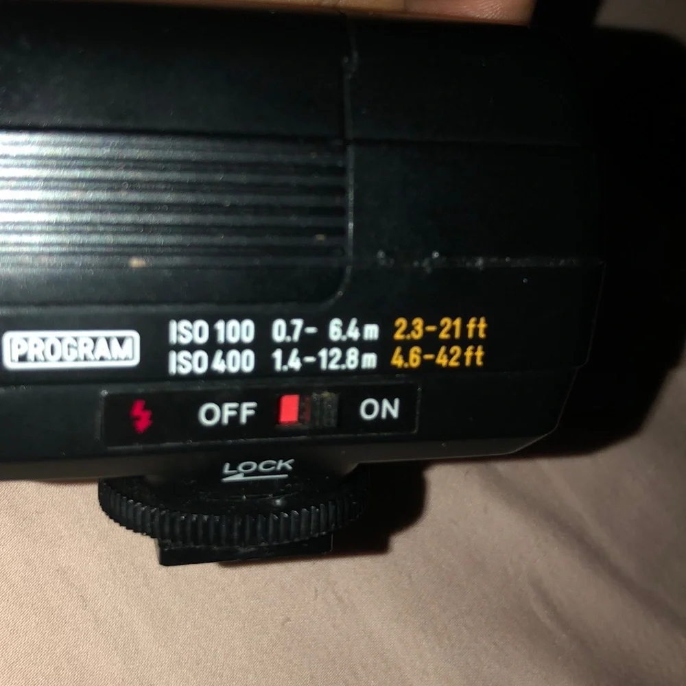 I’m selling this camera flash